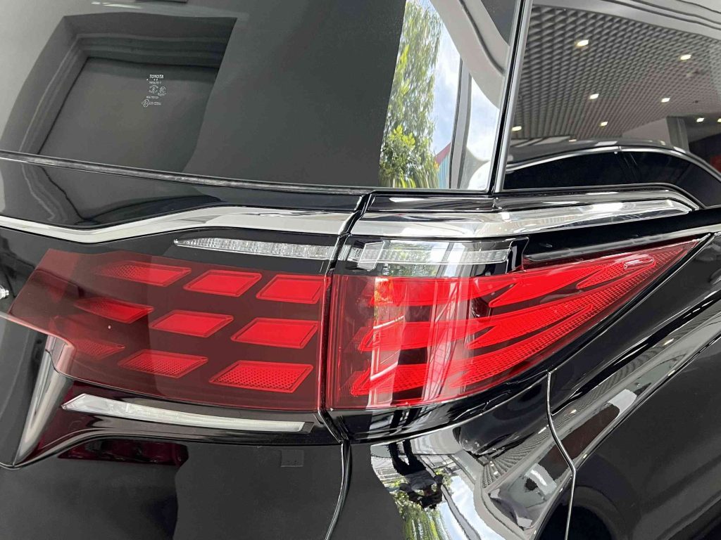 Đèn hậu của Toyota Alphard